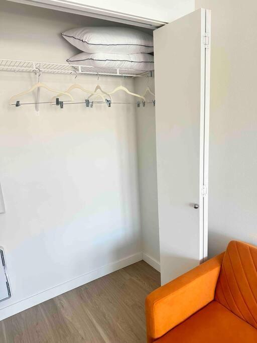Modern Apartment Downtown Tacoma Near The Convention Center, Free Netflix , King Size Bed & Futon Sofa Bed , Ac, Great Amenities Rooftop, Self-Check-In Exteriér fotografie