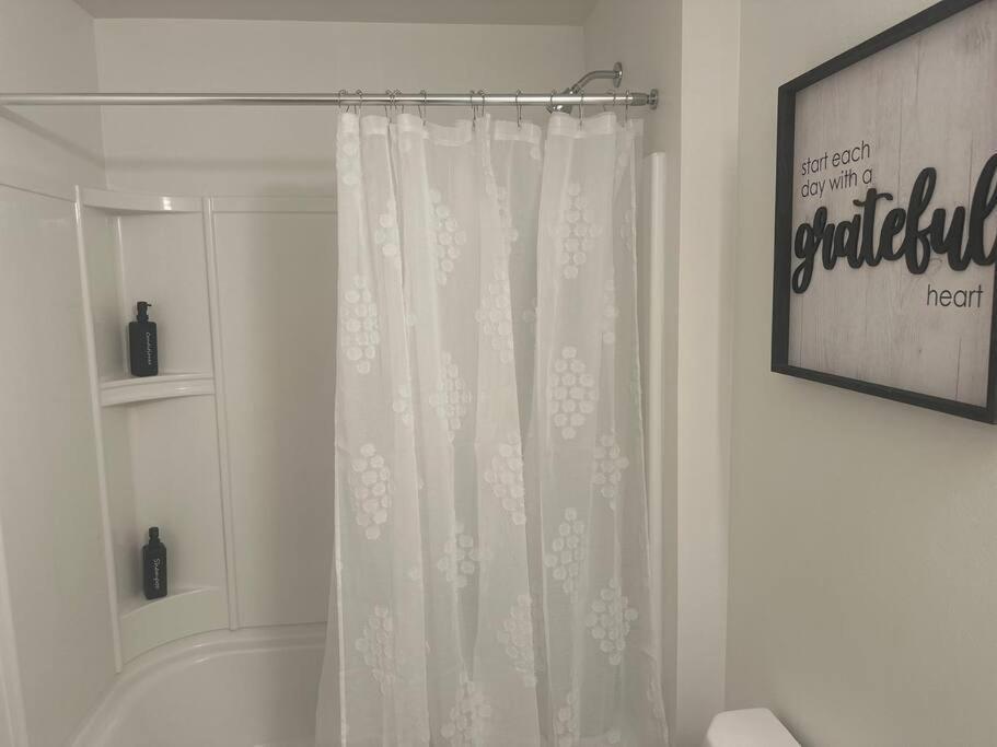 Modern Apartment Downtown Tacoma Near The Convention Center, Free Netflix , King Size Bed & Futon Sofa Bed , Ac, Great Amenities Rooftop, Self-Check-In Exteriér fotografie