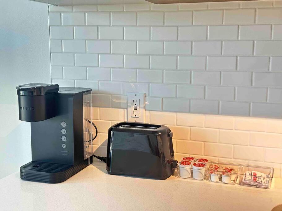Modern Apartment Downtown Tacoma Near The Convention Center, Free Netflix , King Size Bed & Futon Sofa Bed , Ac, Great Amenities Rooftop, Self-Check-In Exteriér fotografie