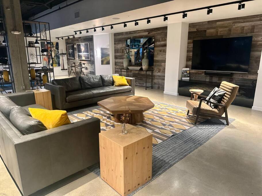 Modern Apartment Downtown Tacoma Near The Convention Center, Free Netflix , King Size Bed & Futon Sofa Bed , Ac, Great Amenities Rooftop, Self-Check-In Exteriér fotografie