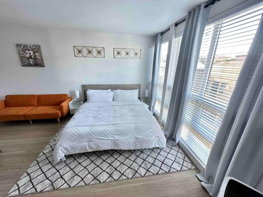 Modern Apartment Downtown Tacoma Near The Convention Center, Free Netflix , King Size Bed & Futon Sofa Bed , Ac, Great Amenities Rooftop, Self-Check-In Exteriér fotografie