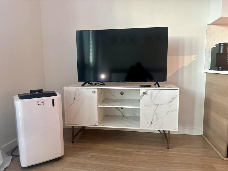 Modern Apartment Downtown Tacoma Near The Convention Center, Free Netflix , King Size Bed & Futon Sofa Bed , Ac, Great Amenities Rooftop, Self-Check-In Exteriér fotografie
