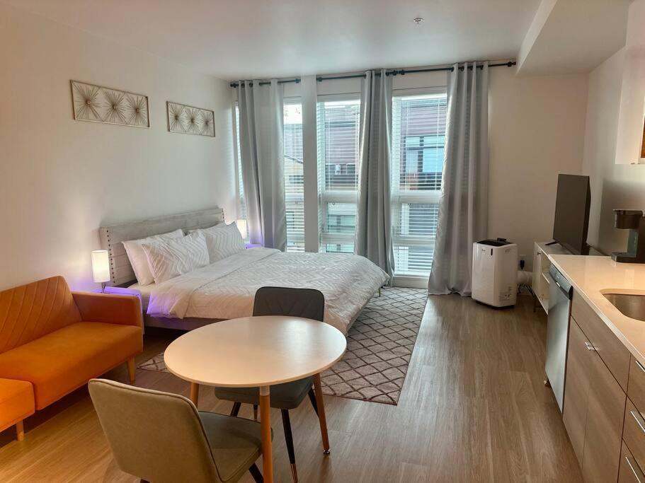 Modern Apartment Downtown Tacoma Near The Convention Center, Free Netflix , King Size Bed & Futon Sofa Bed , Ac, Great Amenities Rooftop, Self-Check-In Exteriér fotografie