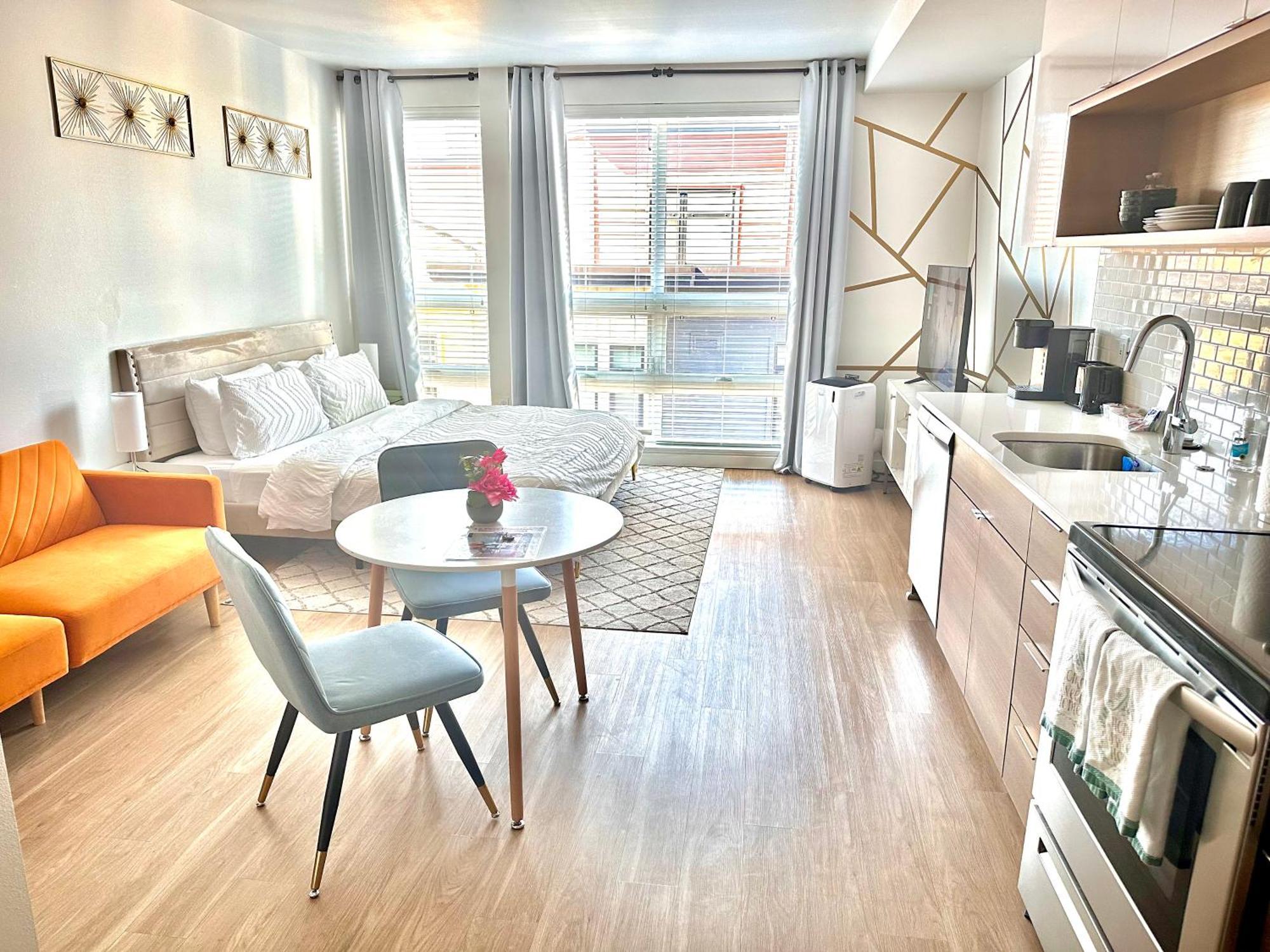 Modern Apartment Downtown Tacoma Near The Convention Center, Free Netflix , King Size Bed & Futon Sofa Bed , Ac, Great Amenities Rooftop, Self-Check-In Exteriér fotografie